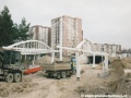 V březnu 2003 je již na místě vzdyčená ocelová konstrukce zastřešení zastávky. | 5.4.2003