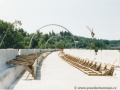 Na části mostní estakády přes Prokopské údolí probíhalo přibetonovávání betonových prefabrikátů zabraňujících zřícení tramvaje z mostu při případném vykolejení. | 14.6.2003