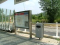 Informační vitrína s odpadkovým košem na nástupišti zastávky Hlubočepy do centra | 28.7.2006