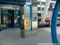 Automat na prodej jízdenek, a víceúčelový stojan umožňující vyhledání jízdních řádů a komunikaci s informačním střediskem Dopravního podniku se zabudovanou dotykovou obrazovkou v zastávce K Barrandovu do centra | 30.7.2006