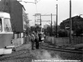 Vratný trojúhelník zřízený do Jateční ulice v roce 1984 sloužil k obracení tramvajových linek ve směru od Pražské tržnice, pohled na jeho vrchol ústící do ulice, v níž jsme do té doby tramvajové koleje neviděli. | léto 1984