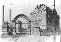 Vjezdová brána do areálu Ústřední elektrické stanice v Holešovicích po roce 1900