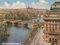 Naivně kolorovaná a dokreslovaná pohlednice zobrazuje podobu mostu Legií a podél Národního divadla vidíme i koleje tratě vedené po nábřeží | 1941