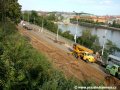 Rekonstrukce křižovatky Letenský tunel začala snášením stávající kolejové konstrukce, na nábřeží kapitána Jaroše se tak objevila původní konstrukce spodku tratě v podobě betonové desky se zabetonovanými dřevěnými pražci. | 8.7.2007