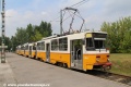 Souprava vozů T5C5 ev.č.4322+4217+4218 vypravená na linku 14 odbavuje cestující v konečné zastávce Káposztásmegyer, Megyeri út. | 25.6.2014