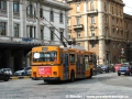 Pohled zezadu na druhé provedení trolejbusu. Vyfotografován byl vůz č. 643 na lince č. 5 na Piazza Matteoti před budovou nádraží státních drah FS. | 26.7.2010