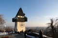 Hodinová věž na Schlossbergu s výhledem na Graz. | 7.2.2105