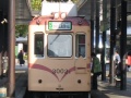 Čelní pohled na nejstaršího zástupce kloubových tramvají v Hirošimě. Číslo 3002 pochází z roku 1960 | 30.10.2008