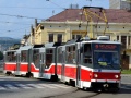Linka 9 odbočuje z Komenského ulice na Hviezdoslavovu. | 26.8.2012