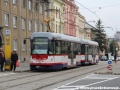 V zastávce Šibeník stanicuje souprava vozů VarioLF plus/o ev.č.106+105 v „PX“ spojení vypravená na linku 2...  | 14.10.2013