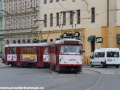 K úrovňovému železničnímu přejezdu u stanice Olomouc, město za chvíli překoná souprava vozů T3R.P ev.č.164+165 vypravená na linku 7. | 14.10.2013