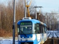 Linka 9 vjíždí do esíčka nájezdu na most přes Ostravici. | 1.2.2013