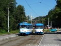 Ve smyčce Zátiší, na příměstské trati, se setkávají vozy T3SUCS ev.č.914 na lince 5 a ev.č.917 na cvičné jízdě. | 16.7.2013
