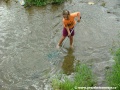 Místní děti loví pstruhy zcela beztrestně | 4.8.2007