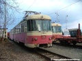 Odstavená jednotky 420 953-2 a 420 959-9 v sousedství provozní jednotky 425 957-8 v depu Tatranských Elektrických Železnic v Popradu. | 16.3.2009
