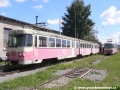 Jednotky 420 966-4 a 420 959-9 odstavené v drsném tatranském podnebí električkového depa Poprad. | 10.8.2010