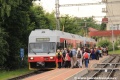 Starý Smokovec je jakousi pražskou Lazarskou, centrální přestupní zastávkou Tatranských Elektrických Železnic. Do Popradu míří souprava jednotek vedená jednotou 425 965-1. | 1.7.2015