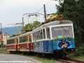 Trojice elektrických vozů »TREŽ« ve složení 411.901-2+411.902-0+411.903-8 míří k zastávce Trenčianská Teplá zastávka. | 27.6.2015