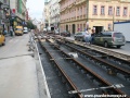 Zatímco v části tratě v Národní ulici již koleje dokonce definitivně leží na místě, o kus dál teprve dvoukolejná trať systému W-tram vzniká | 5.8.2010