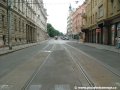 Přímý úsek tramvajové tratě v panelech BKV mezi křižovatkami Lazarská a Myslíkova