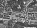 Původní vedení Plzeňské ulice v oblasti Klamovky zachycuje letecký snímek. | 1953