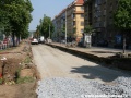 V prostoru zastávky Lotyšská z centra se usilovně pracuje na zřízení nového spodku tramvajové tratě. | 22.5.2011