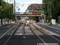 S využitím původní betonové desky u Výtoně se koleje umísťují do správné polohy s pomocí tzv. plastbetonových hrobečků, které slouží ke směrové a výškové stabilizaci tratě. | 23.7.2011