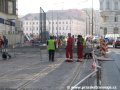 Od soboty 16. září 2006 bude na trati přes náměstí Republiky obnoven provoz tramvají, čemuž přítomnost množství dělníků vůbec nenasvědčuje, nezasvěcený návštěvník si pomyslí, že tudy ještě dlouho nic nepojede. | 13.9.2006