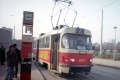 V opačném směru přijela na lince 7 na strašnickou tramvaj T3M #8017, která jezdila do podzimu 1998 dlouhodobě jako zadní v soupravě. | 22.11.1998