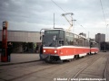 Další žižkovská devatenáctka na Strašnické - souprava úplně nových tramvají typu T6A5 ev.č.8733+8734 | 16.2.1998