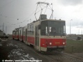 Do smyčky Vypich vjíždí spoj linky 8 zajišťovaný vozem KT8D5 ev.č.9048 | 10.3.1998