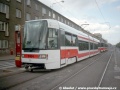 Ještě jednou zastávka Solidarita – tentokrát ve směru do centra a s tramvají RT6N1 ev.č.9104 na lince 11. Trať se zde od té doby změnila k nepoznání a tramvaje typu RT6N1 již v Praze nemáme. | 10.7.1998