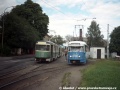 Křižování vlaků linky 11 ve výhybně Dolní Hanychov bylo vyfotografováno se soupravami T2R ev.č.21+20 (směr do centra) a ev.č.24+25 (směr z centra). | 23.8.1998
