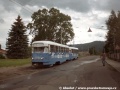 Souprava T2R ev.č.24+25 přijíždí do výhybny se smyčkou v Dolním Hanychově. | 23.8.1998