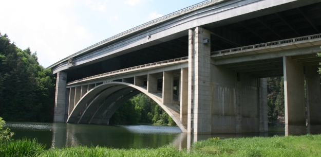 Dva silniční mosty nad Želivkou. | 22.5.2011
