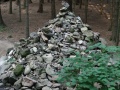 Sbírka kamenů, šutrů, šutráků a oblázků na počet mistra Járy Cimrmana v zastávce Kaproun | 30.7.2008