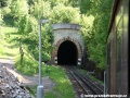 Bezprostředně za zastávkou Kořenov vlak vjíždí do Polubenského tunelu, který je se svou délkou 940 metrů nejdelším jednokolejným tunelem na našem území, navíc opatřeným ozubnicí. | 26.5.2009