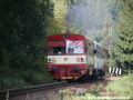 Osobní vlak ve složení 810.673-4+24-29 513-5+810.100-8 stoupá k zastávce Kořenov. | 11.9.2011
