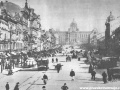 Na Václavském náměstí je již jedenáct let v provozu nejstarší kolejový prostředek hromadné dopravy - koňka. | 1895