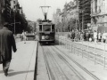 Do zastávek ve středu Václavského náměstí vjíždí souprava dvounápravových vozů na lince 23. | 70. léta