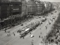 Střední část Václavského náměstí s hustým provozem tramvají. | 50. léta