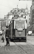 Uprostřed Václavského náměstí se tramvajové koleje po celou dobu jen křižovaly. | 60. léta