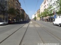 V prostoru křižovatky s Čáslavskou a Sudoměřskou ulicí tramvajová trať přechází z klasické konstrukce zpět do velkoplošných panelů BKV.