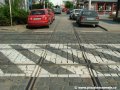 Křížení železniční vlečky ČKD Tatra Smíchov s tramvajovou tratí v ulici Za Ženskými domovy zůstává stále zachováno, pouze srdcovky byly zavařeny pro snazší průjezd tramvají | 7.5.2006