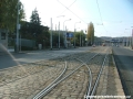 Levý oblouk umožňuje vjezd tramvajím do vozovny Motol od Anděla