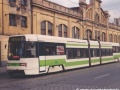 Prototypový vůz RT6N1 ev.č.0028 opatřený ještě původním sběračem ČKD KE36 ovládaným stlačeným vzduchem s otočeným ramenem proti směru jízdy, projíždí Plzeňskou ulicí pod dominantou čelní fasády historické Ringhofferovy továrny, v době pořízení snímku ČKD Tatra Smíchov, výrobce tohoto typy tramvaje. | 1994