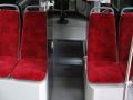 Interiér prvního článku vozu Škoda 15T ForCity je vybaven polstrovanými sedáky, vysloužil si proto přezdívku první třída s povinnou místenkou, na snímku má stanoviště řidiče otevřenu skleněnou zástěnou. | 17.9.2008