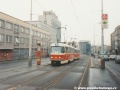 Souprava vozů T3 ev.č.6092+6103 vypravená na linku 21 jede do své domovské vozovny na Pankrác. Cestou stanicuje v zastávce Pražského povstání.  | 2.3.1998