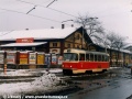 Vůz T3 ev.č.6291 vypravený na linku 14 opustil zastávku Pražská tržnice a míří ke světelně řízené křižovatce s Argentinskou ulicí. | 21.1.1997