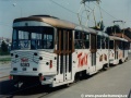 Souprava vozů T3 ev.č.6383+6382 vypravená na linku 22 stanicuje v zastávce Břevnovský klášter. | červenec 1997